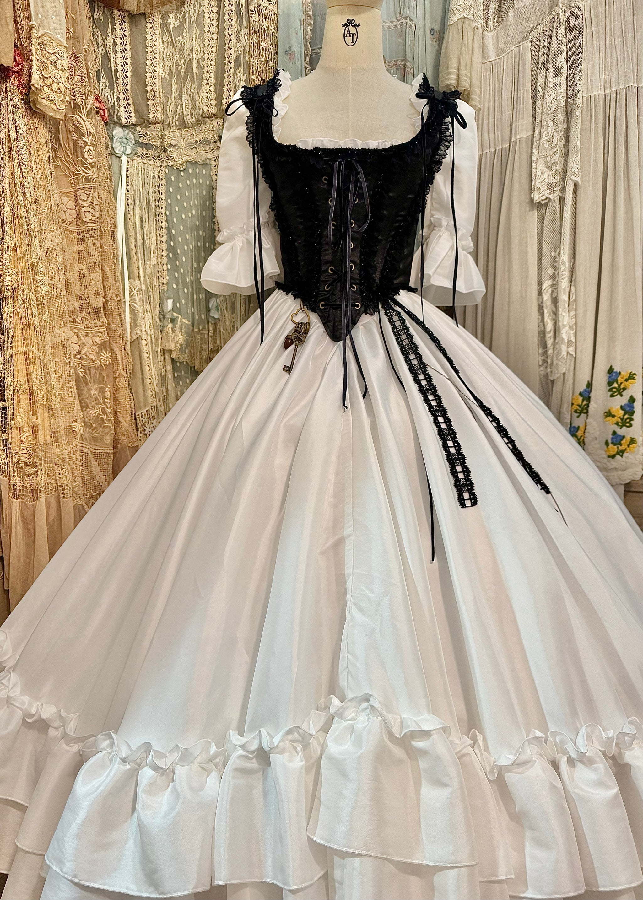 Le chteau romance dress  Ann.tique