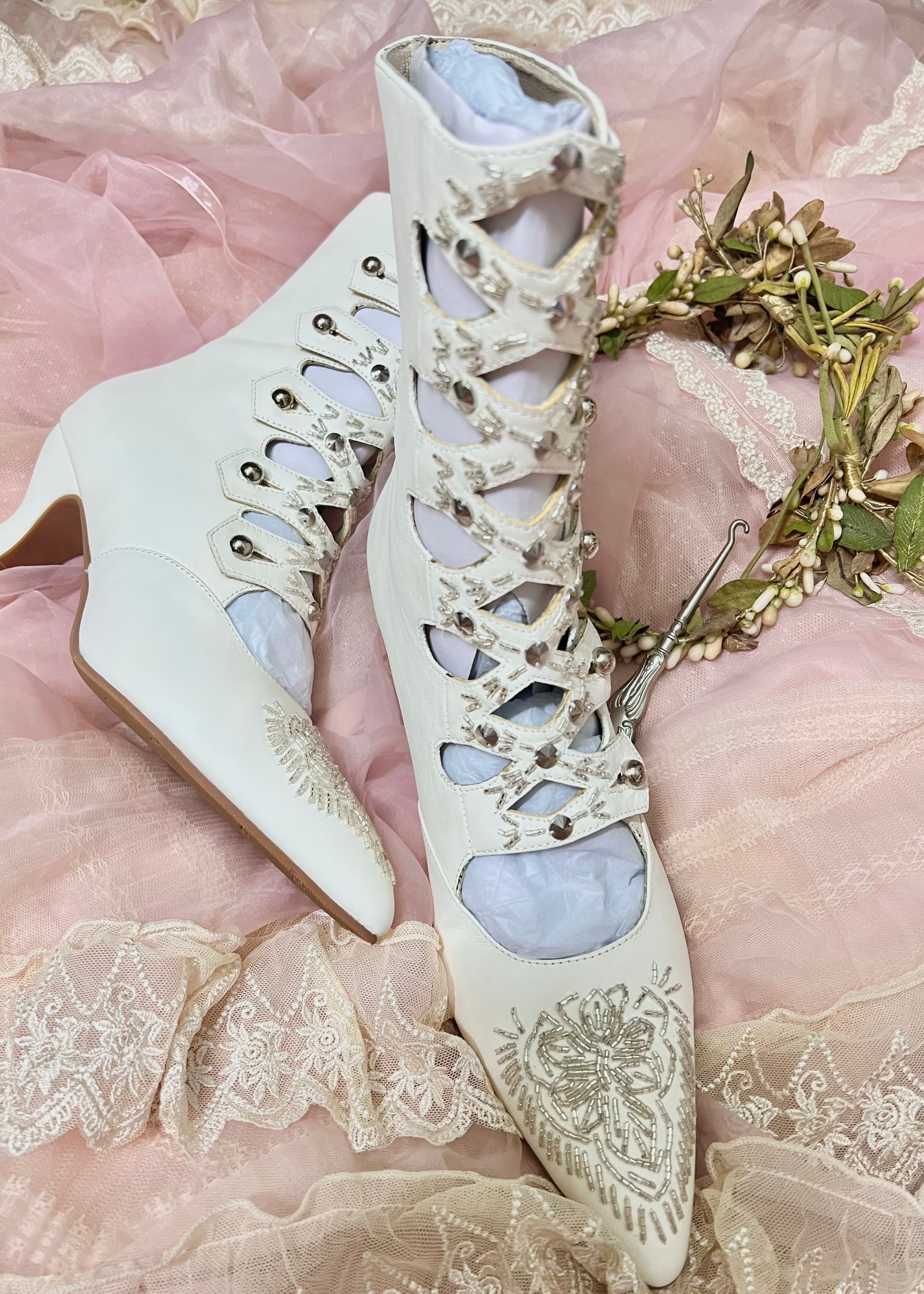 Antoinette historique boots ✨🎀🕊 – Ann.tique