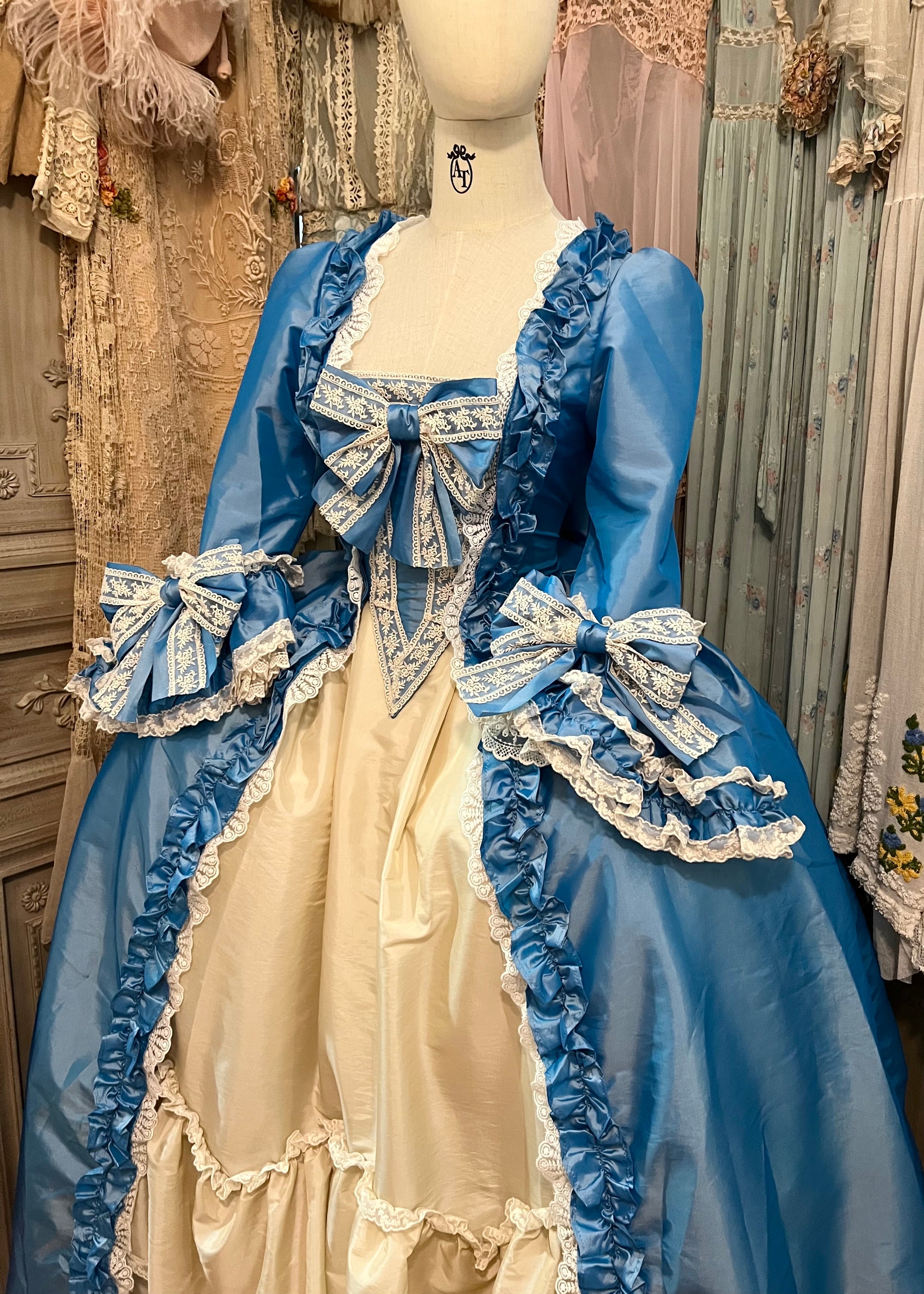marie antoinette dresses Versailles Robe à la française Marie Antoinette robe a la francaise ball gown historical costumes historical costuming handmade custom order tailoring rococo rocococore rococo style 17th century 8th century queen sack back