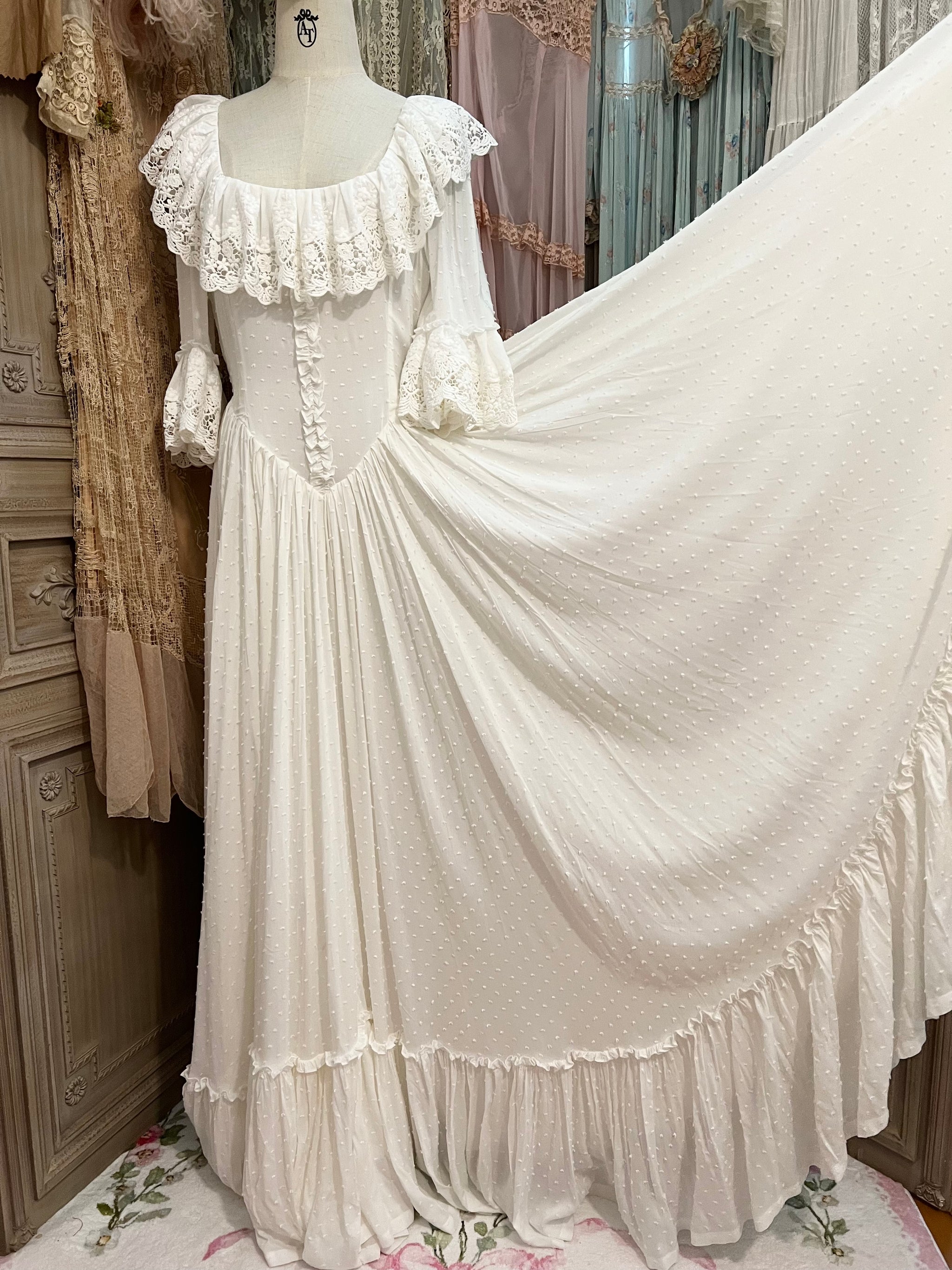 Le Petit Trianon Dress Marie Antoinette rococo art white dress, rococo art,  renaissance, fairy , chateau , castle, France , Parisian style, day dress ,  lawn dress, going out dress, historical costumes,