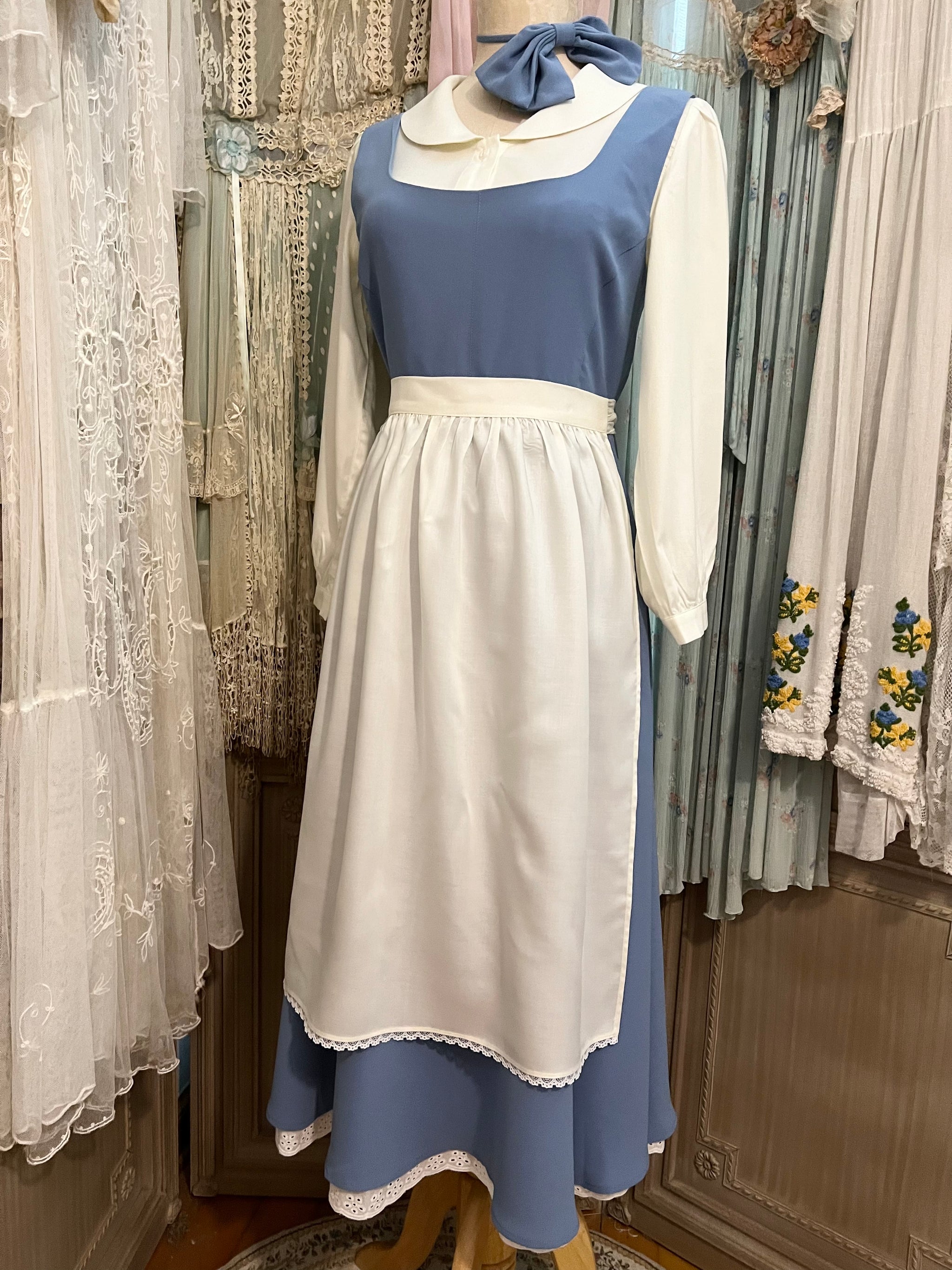 Belle cosplay beauty and the beast Disney princess princesscore cosplay girl party prom halloween cosplaying cottage style Cottagecore cottage Belle cosplay beauty and the beast Disney princess princesscore cosplay girl party prom halloween cosplaying cottage style Cottagecore cottage