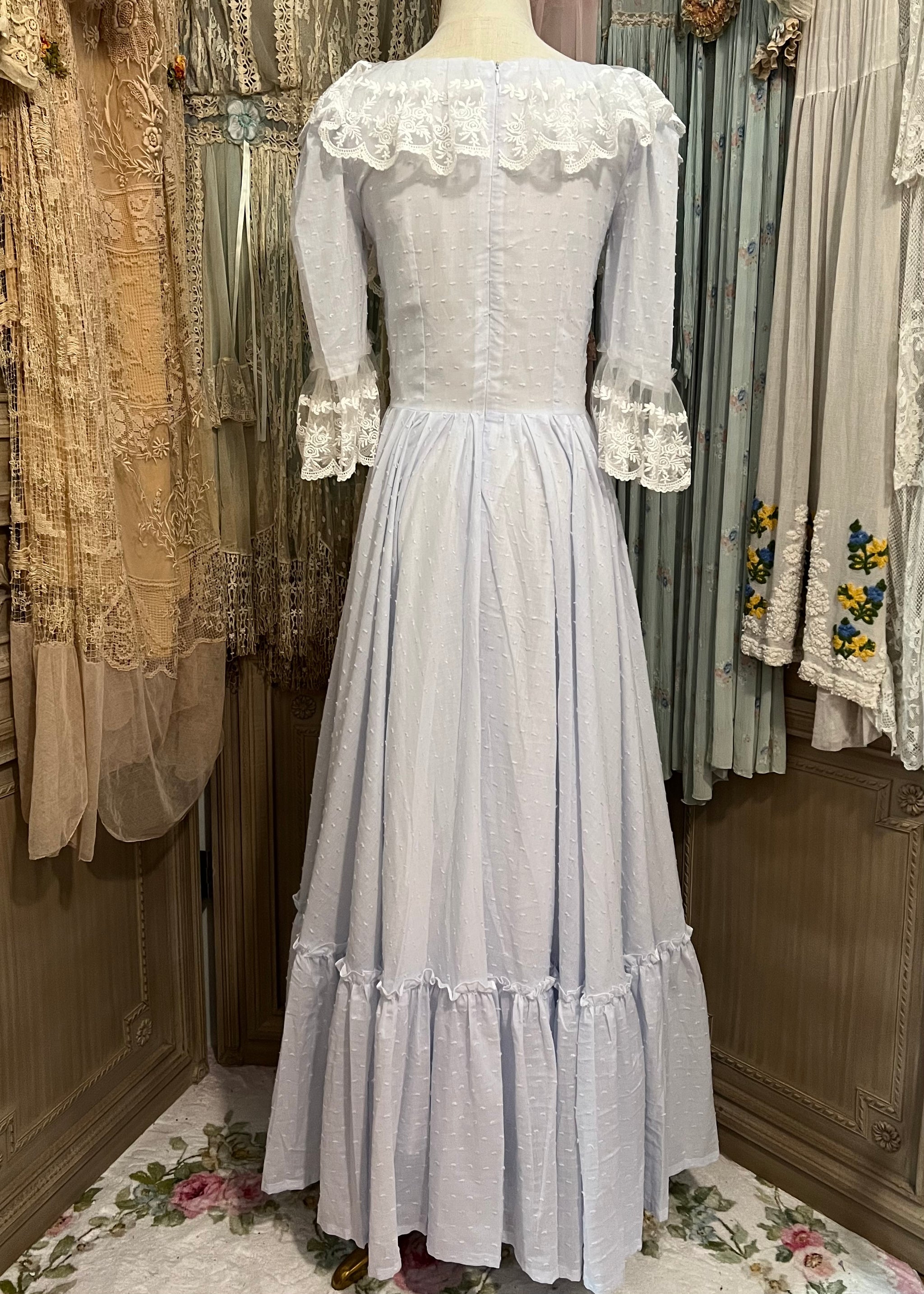 Le Petit Trianon Dress Marie Antoinette Rococo Art White Dress, Rococo Art, Renaissance, Fairy , Chateau , Castle, France , Parisian Style, Day Dress