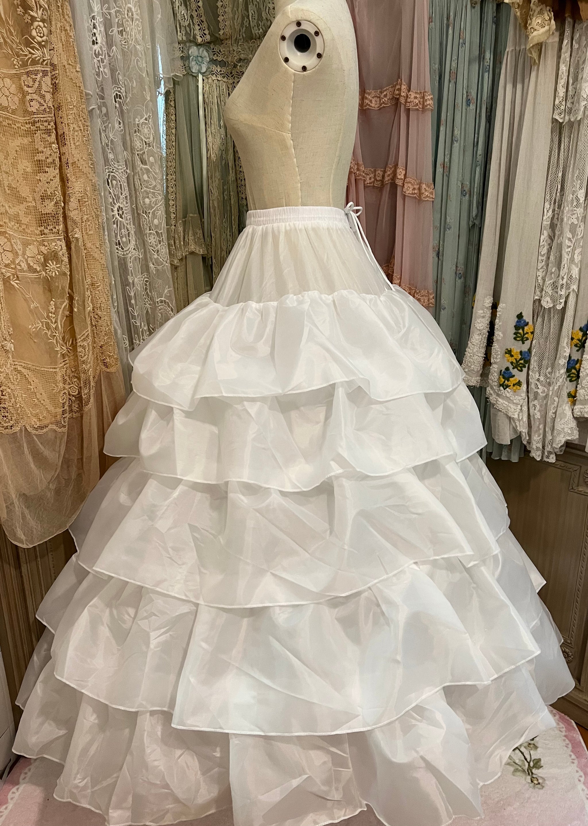 Panniers and petticoat 18th century historical costumes – Ann.tique