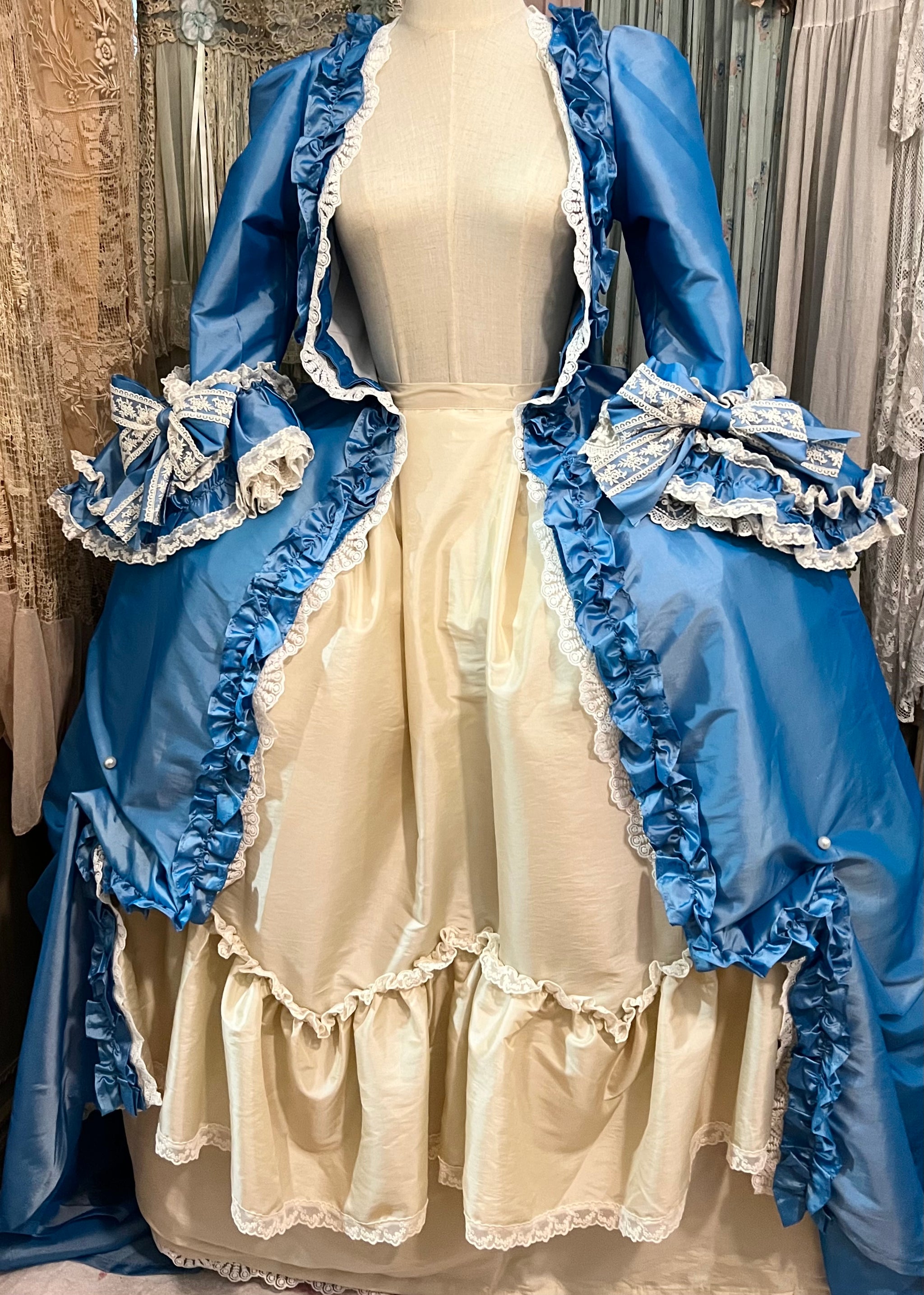 Versailles Robe à la française Marie Antoinette robe a la francaise ball  gown historical costumes historical costuming handmade custom order  tailoring rococo rocococore rococo style 17th century 8th century queen  sack back