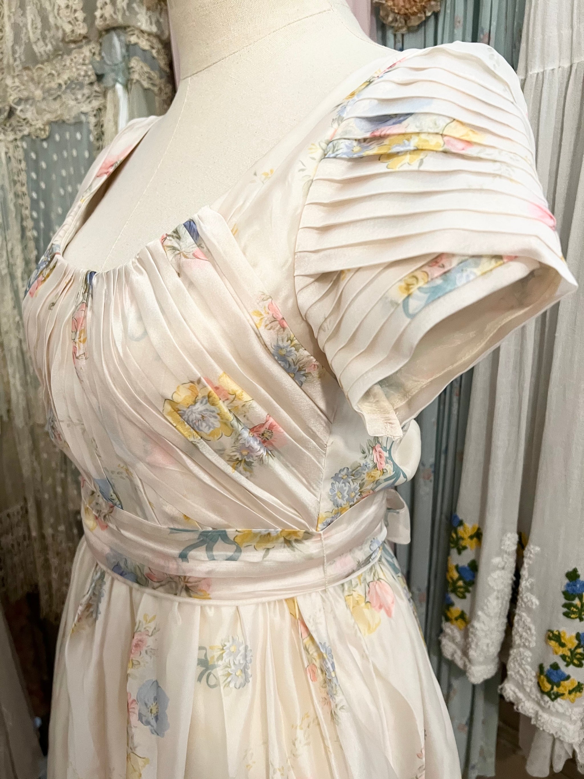 Rhythm of the fairy dress  Ann.tique