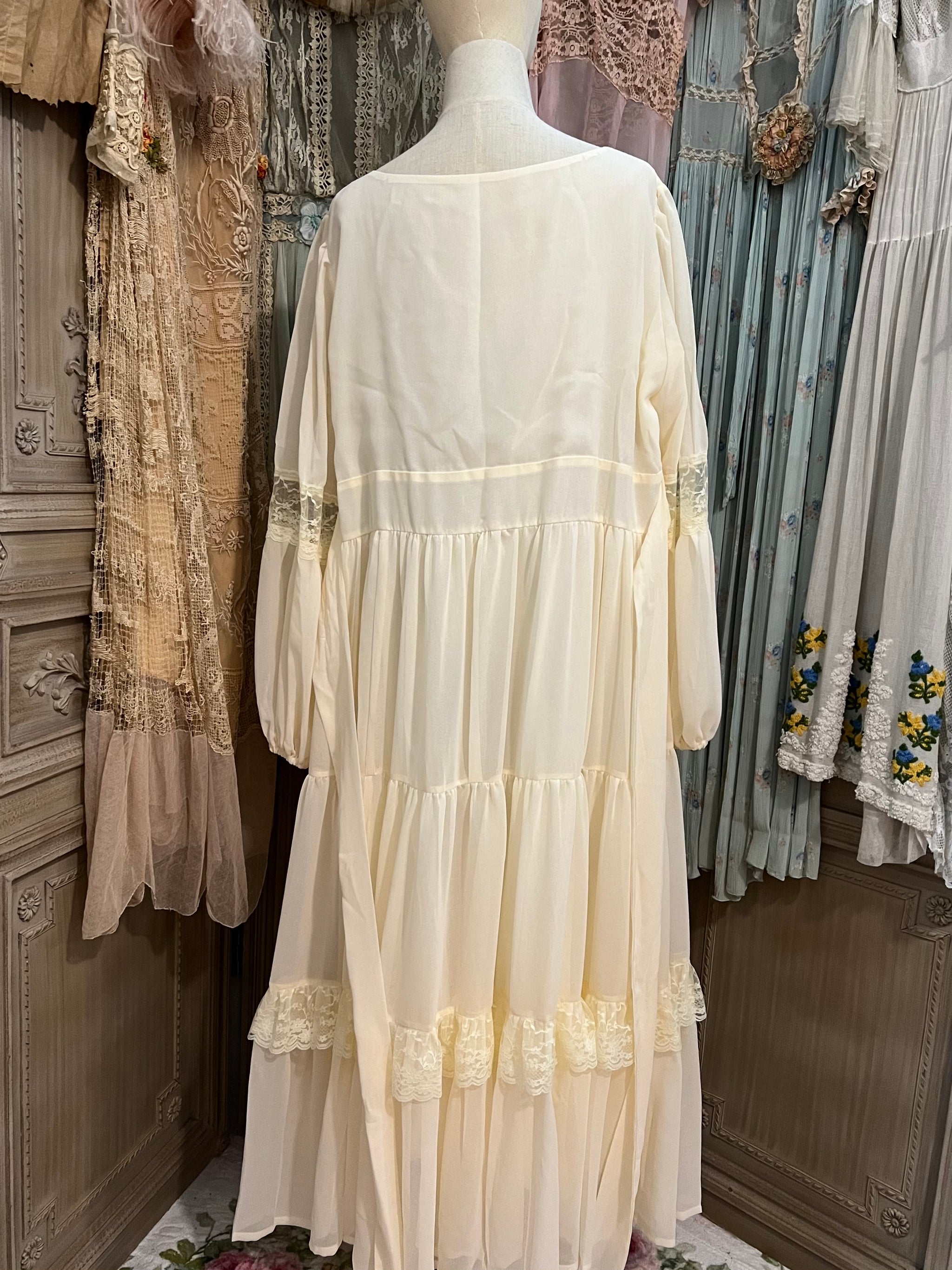 gunne sax summer dress Aura styled XXL and timeless cottagecore appeal. Celebrity Inspired Short Black Color:Champagne Pink puff_sleeves