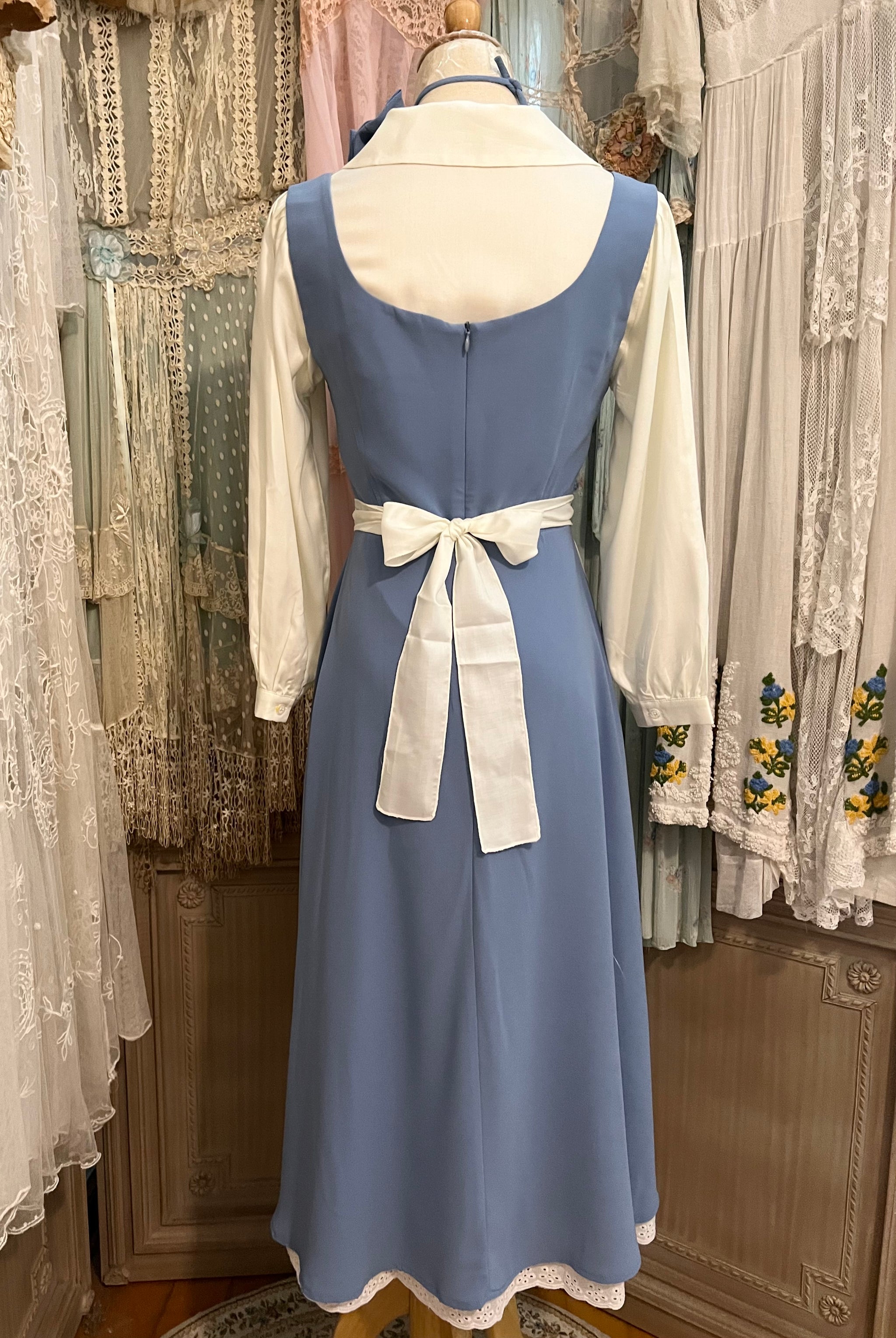 Belle cosplay beauty and the beast Disney princess princesscore cosplay girl party prom halloween cosplaying cottage style Cottagecore cottage Belle cosplay beauty and the beast Disney princess princesscore cosplay girl party prom halloween cosplaying cottage style Cottagecore cottage