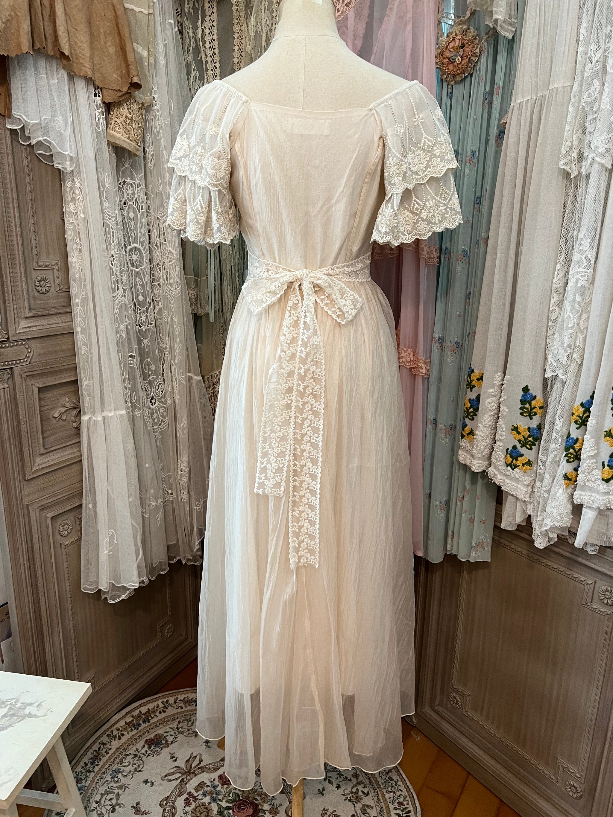 Edwardian tea dress Ann.tique Edwardian tea dress Ann.tique